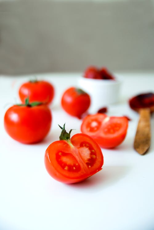 Kostnadsfria Kostnadsfri bild av färska tomater, halv, halveras Stock foto