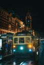 一个雨夜，在澳大利亚墨尔本标志性的弗林德斯街车站，我乘坐了一辆老式电车