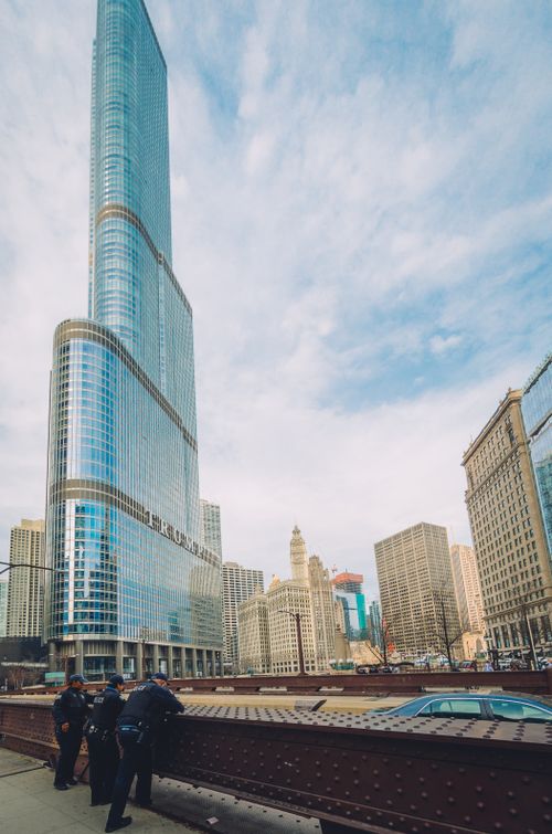 Free Chicago's stunning skyline featuring Trump Tower and police presence on a clear day. Stock Photo