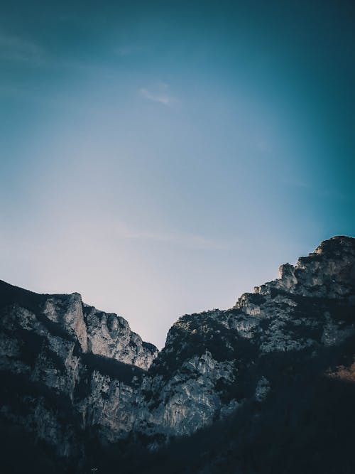 Immagine gratuita di azzurro cielo, blu, montagna di roccia