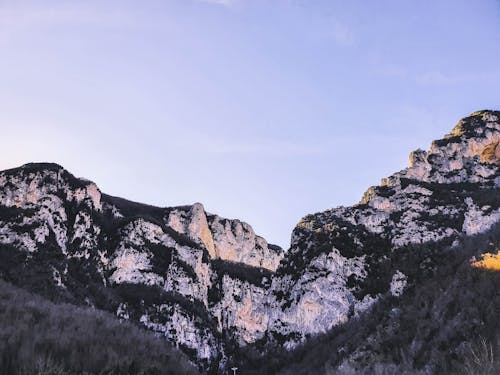Immagine gratuita di cielo azzurro, esterno, montagna rocciosa