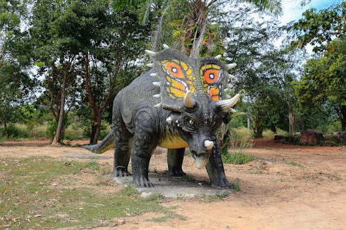 Photos gratuites de jardin des dinosaures, modèle de dinosaure