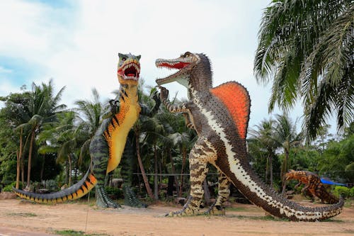 dinozor bahçesi, dinozor modeli içeren Ücretsiz stok fotoğraf