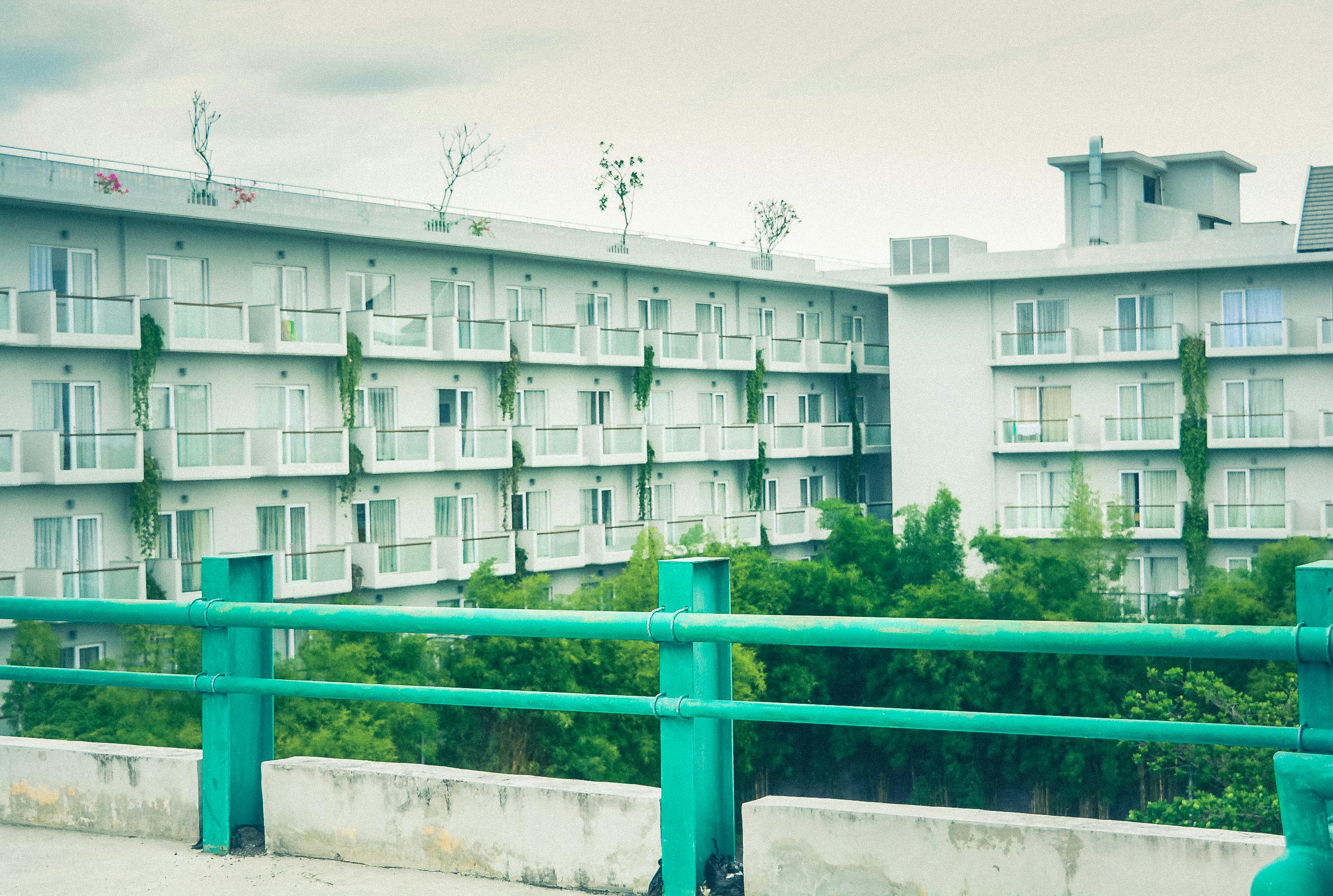 White Building Near Green Trees · Free Stock Photo