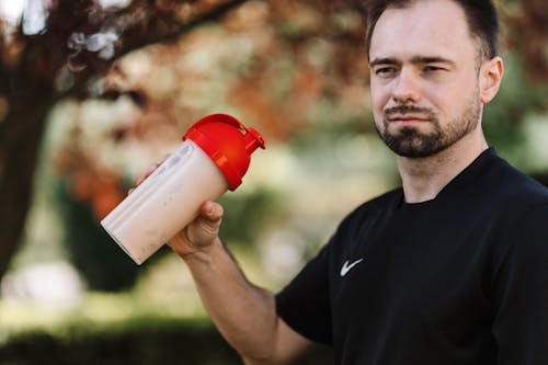 Kostenloses Stock Foto zu bärtig, becher, deckel