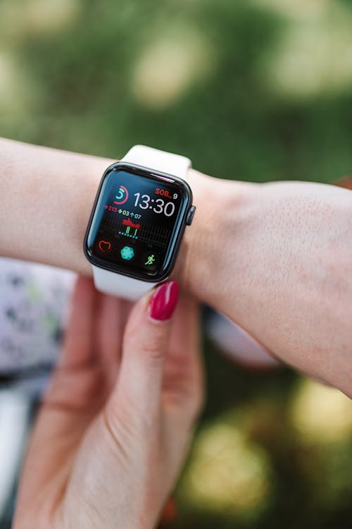 Free Close-Up Photo of a Person Wearing an Apple Watch Stock Photo