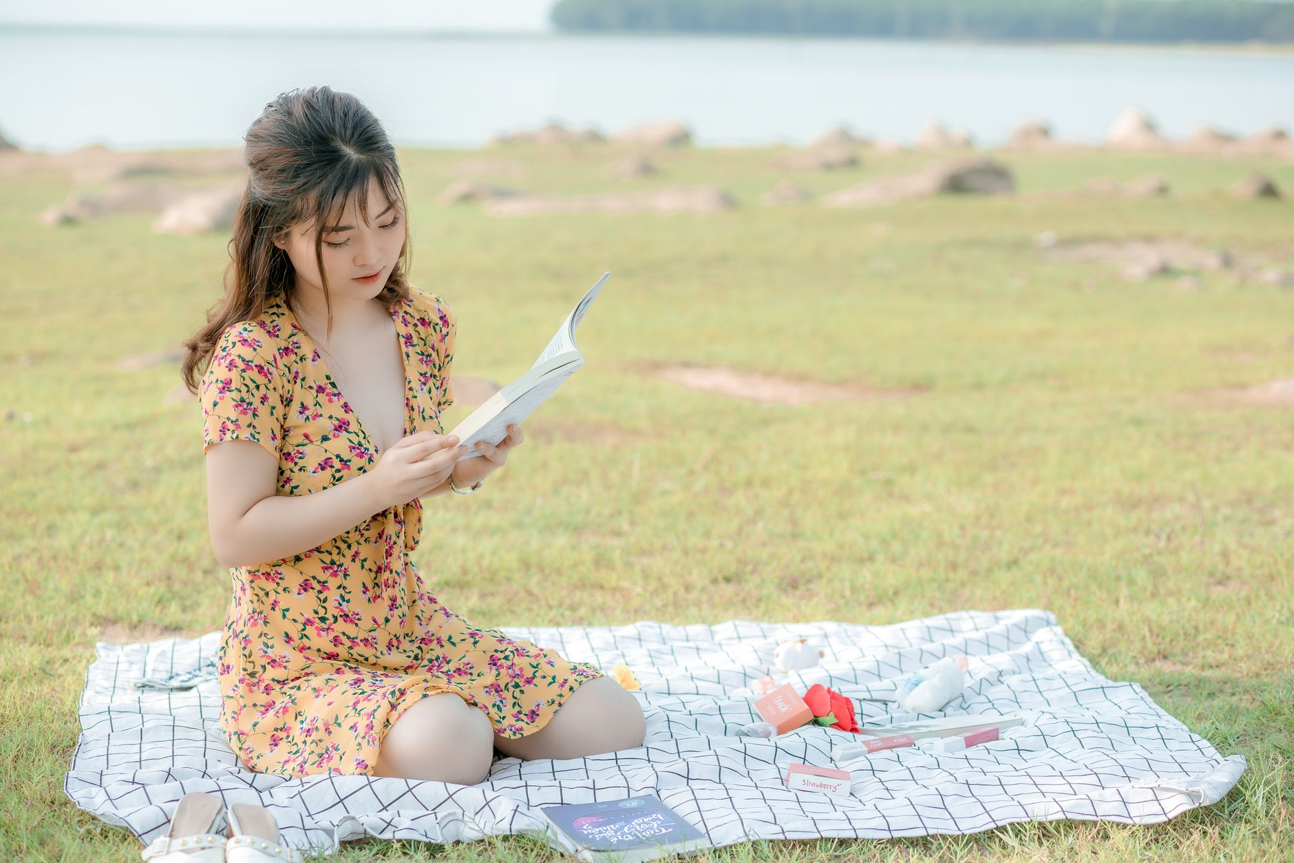 Một buổi tối yên bình bên cuốn sách yêu thích.