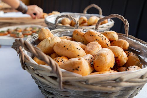 Ilmainen kuvapankkikuva tunnisteilla kudottu kori, leipä, leivottu