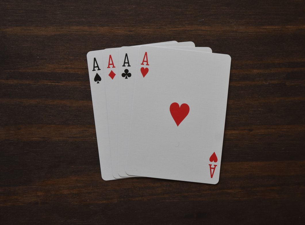 Online Casino: Spielautomaten und Live-Spiele im Überblick