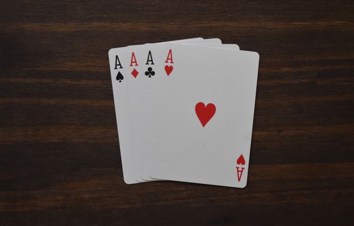 Online Casino: Spielautomaten und Live-Spiele im Überblick