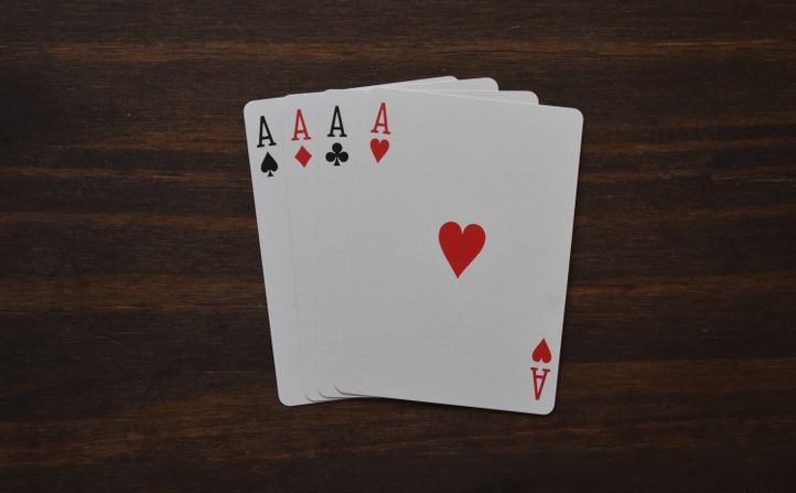 Online Casino: Spielautomaten und Live-Spiele im Überblick