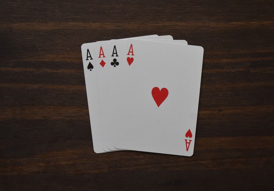 Online Casino: Spielautomaten und Live-Spiele im Überblick