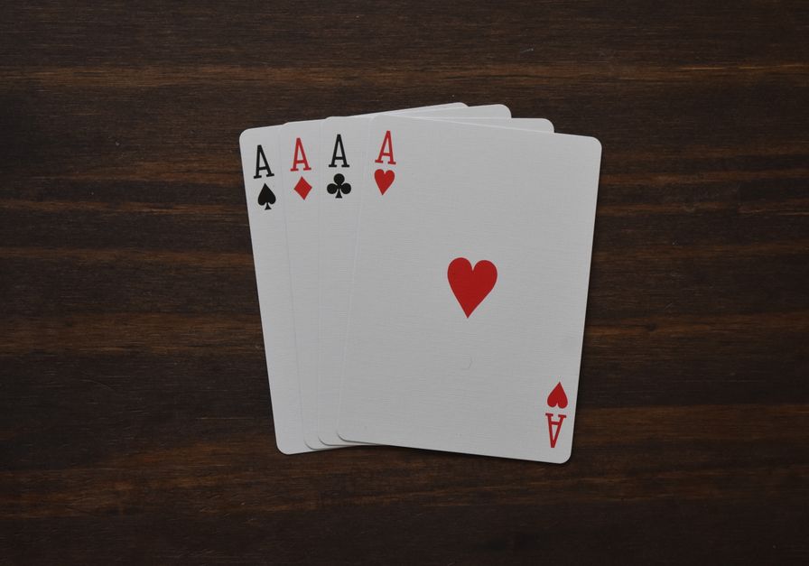 Online Casino: Spielautomaten und Live-Spiele im Überblick