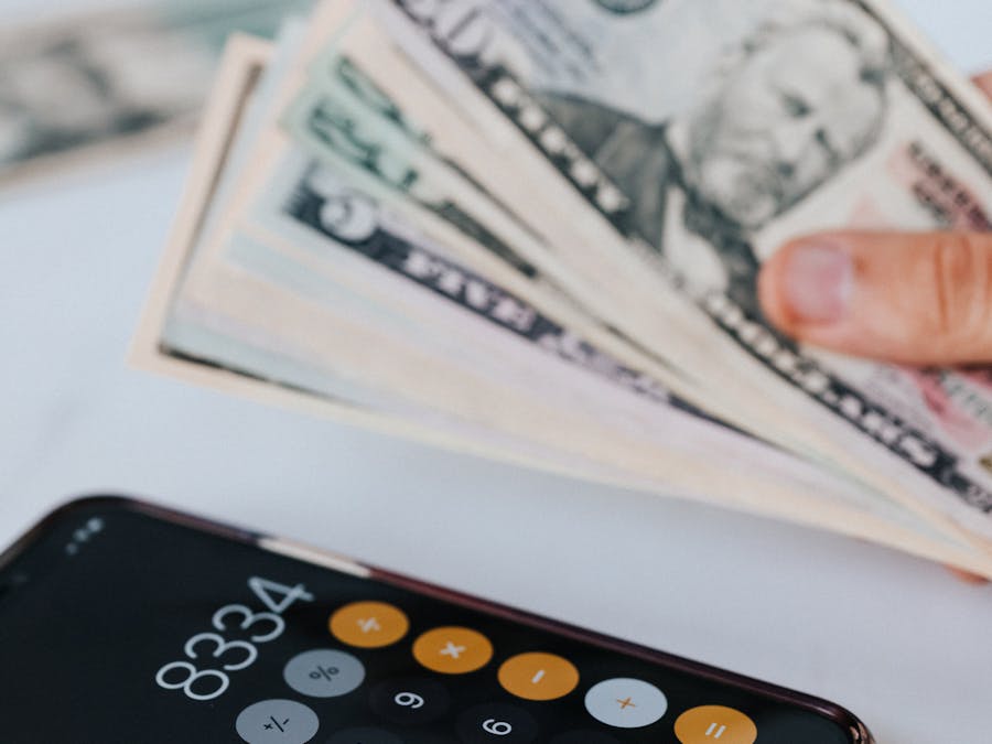 How do I earn money in Instagram?