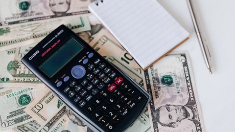 Tabla de costos de automatización con tres niveles de implementación