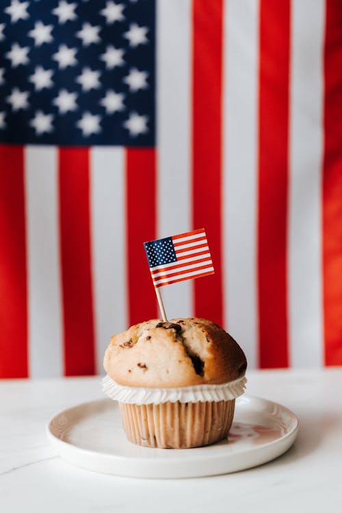 Free Muffin on plate against flag of United States of America Stock Photo