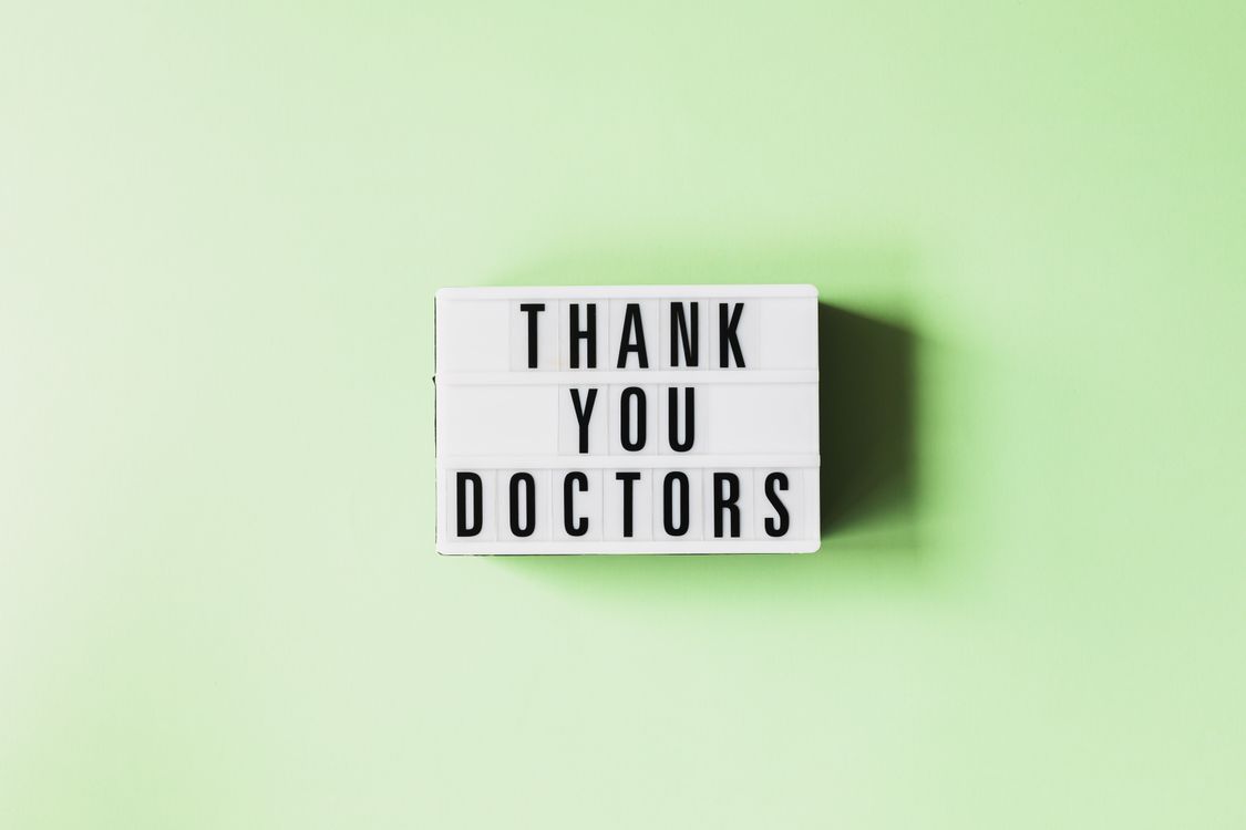 Vintage light box with gratitude message for doctors · Free Stock Photo