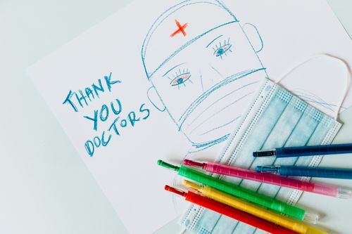 Free A heartfelt thank you drawing with pens and face mask, appreciating doctors. Stock Photo