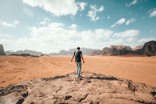من المجتمع