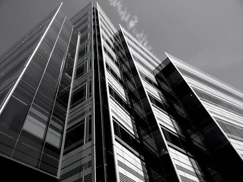 무료 흰색 콘크리트 건물의 웜의 눈보기 스톡 사진