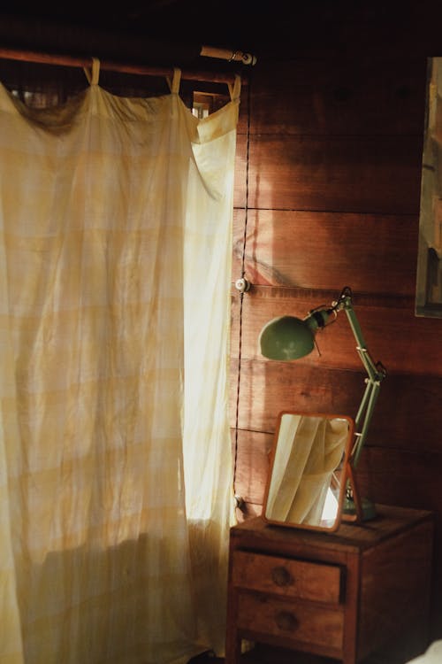Foto d'estoc gratuïta de casa de fusta, cortina, d'humor variable