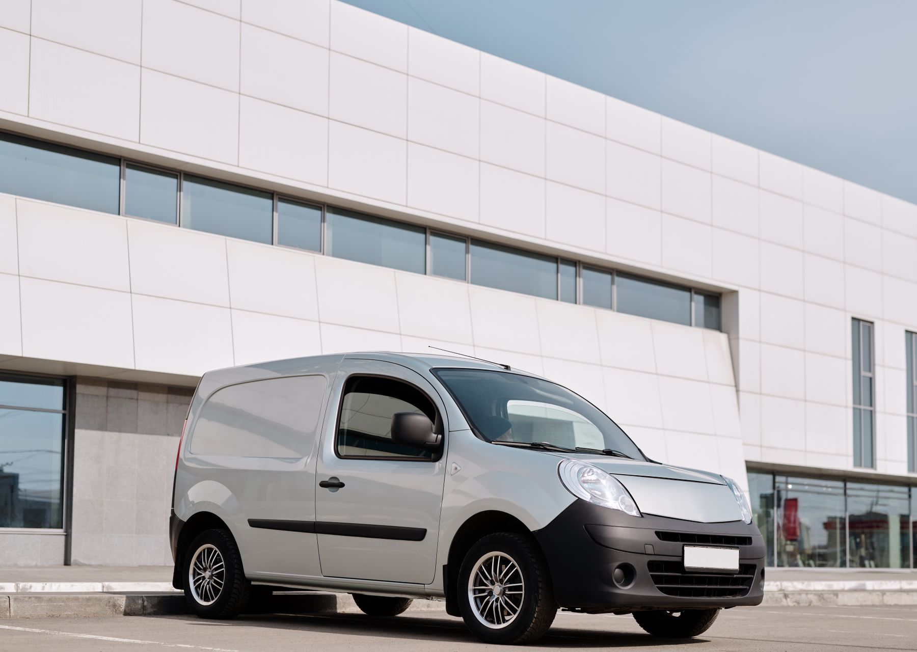 Man and van in Birmingham — crew wrapping and loading on moving day