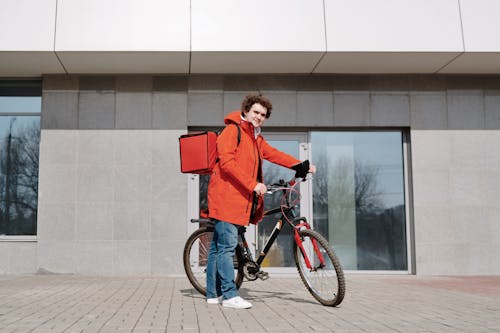 Foto profissional grátis de bicicleta, de pé, entrega