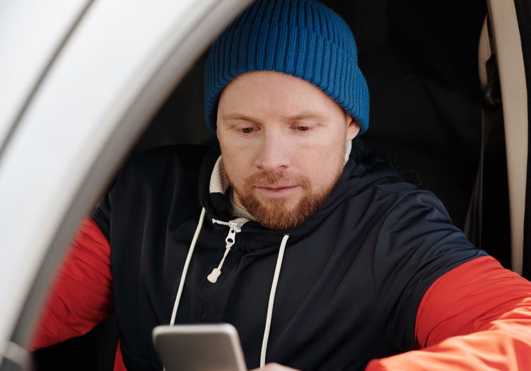 Online dating: starting a conversation on a niche platform