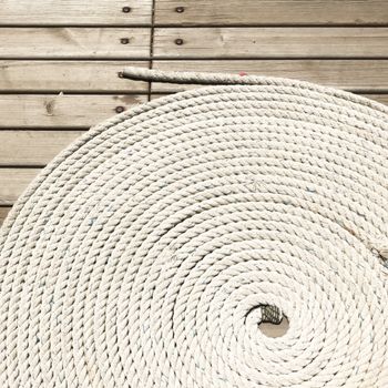 A flat coil of laid rope, photo by Arın Turkay on Pexels