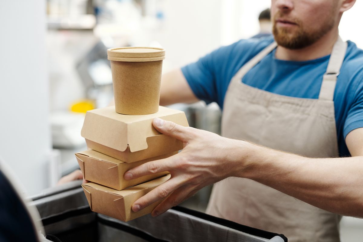 Paper cups and takeaway packaging for drink-service sourcing