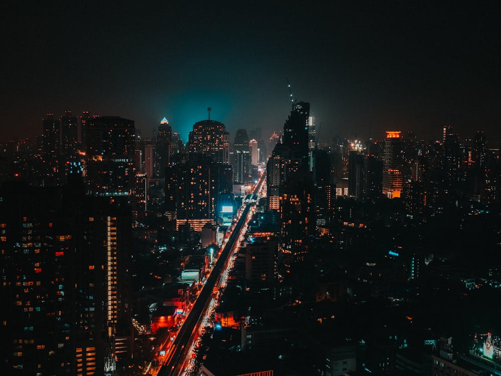 Đèn nền sáng rực rỡ hòa cùng ánh đèn đường khiến cảnh tượng thành phố trở nên rực rỡ và lãng mạn hơn bao giờ hết. Những bức ảnh đèn thành phố sẽ giúp bạn trải nghiệm cảm giác như đang ngắm nhìn thành phố về đêm trong 1 không gian đầy ấn tượng.