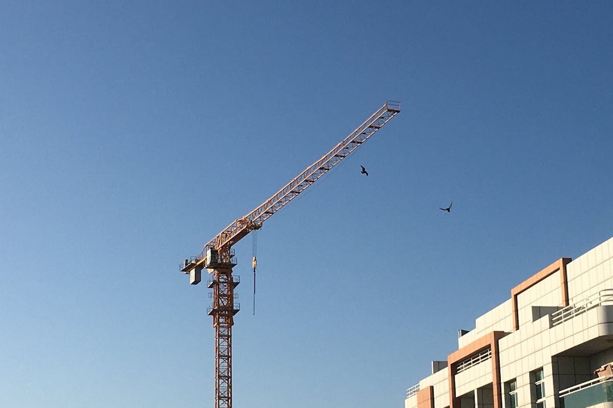 2025年AI生成內容氾濫:如何辨識與應對網路資訊危機? 2025年AI生成內容氾濫:如何辨識與應對網路資訊危機?