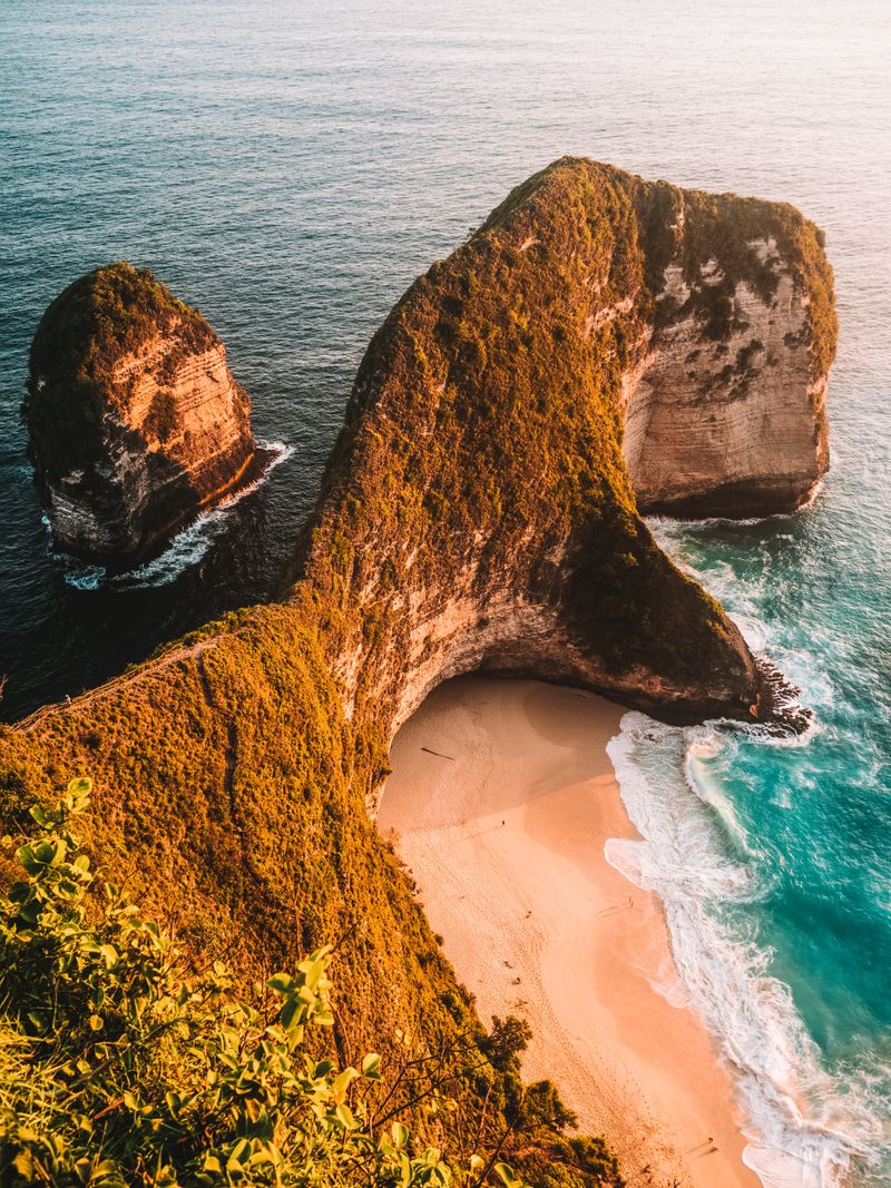 Nusa Penida Kelingking Beach