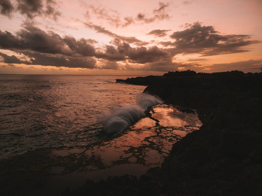 Безкоштовне стокове фото на тему «берег моря, велика хвиля, вечір»