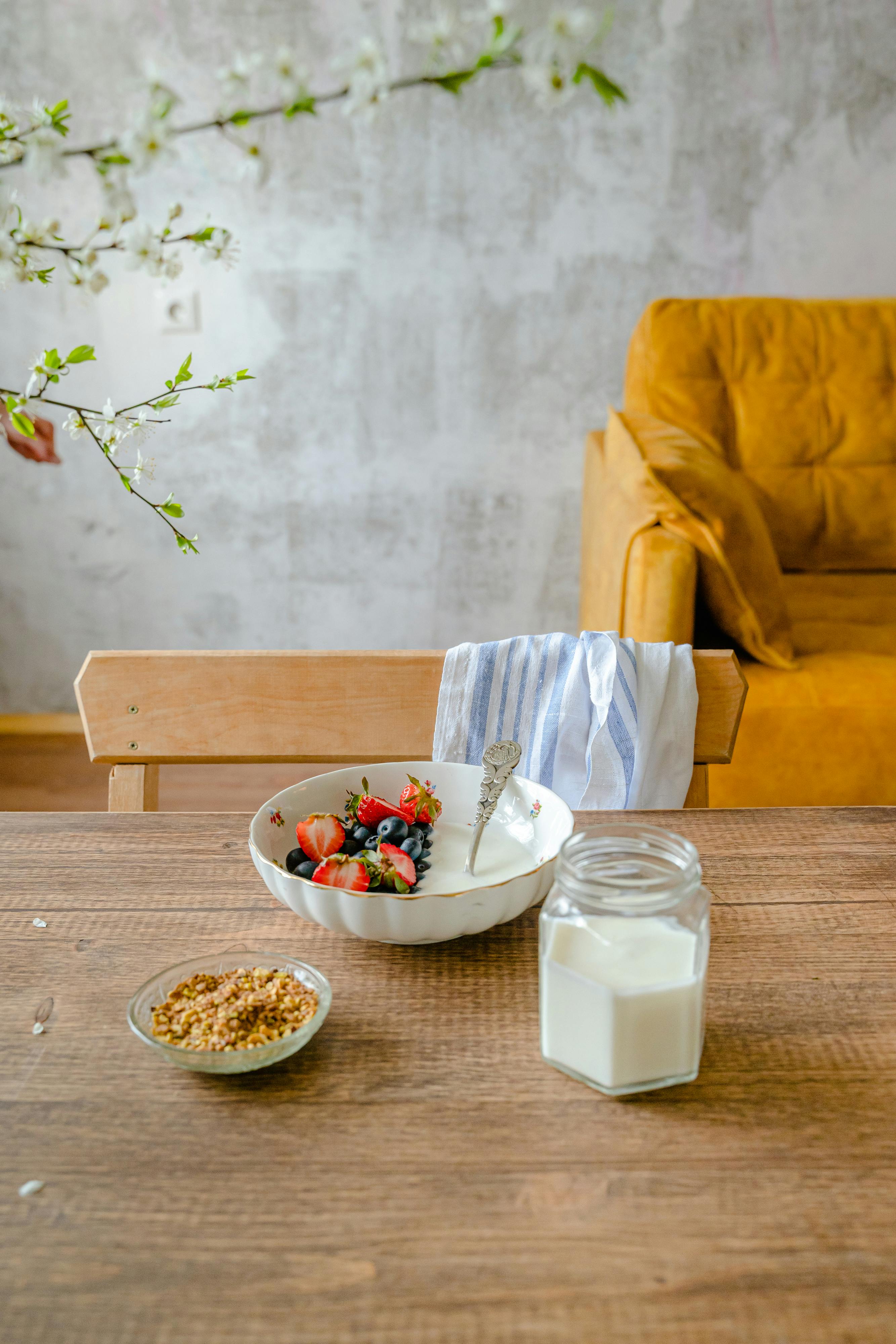 How to Perfectly Blend Aguapanela ‌with Milk or Fruit