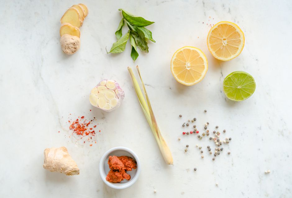 fresh ginger and garlic aromatics for stir fry - healthy chicken stir fry fresh ginger and garlic aromatics for stir fry - healthy chicken stir fry