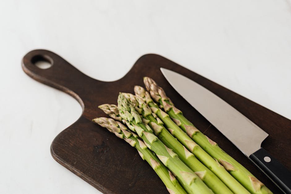 How to cut asparagus off plant