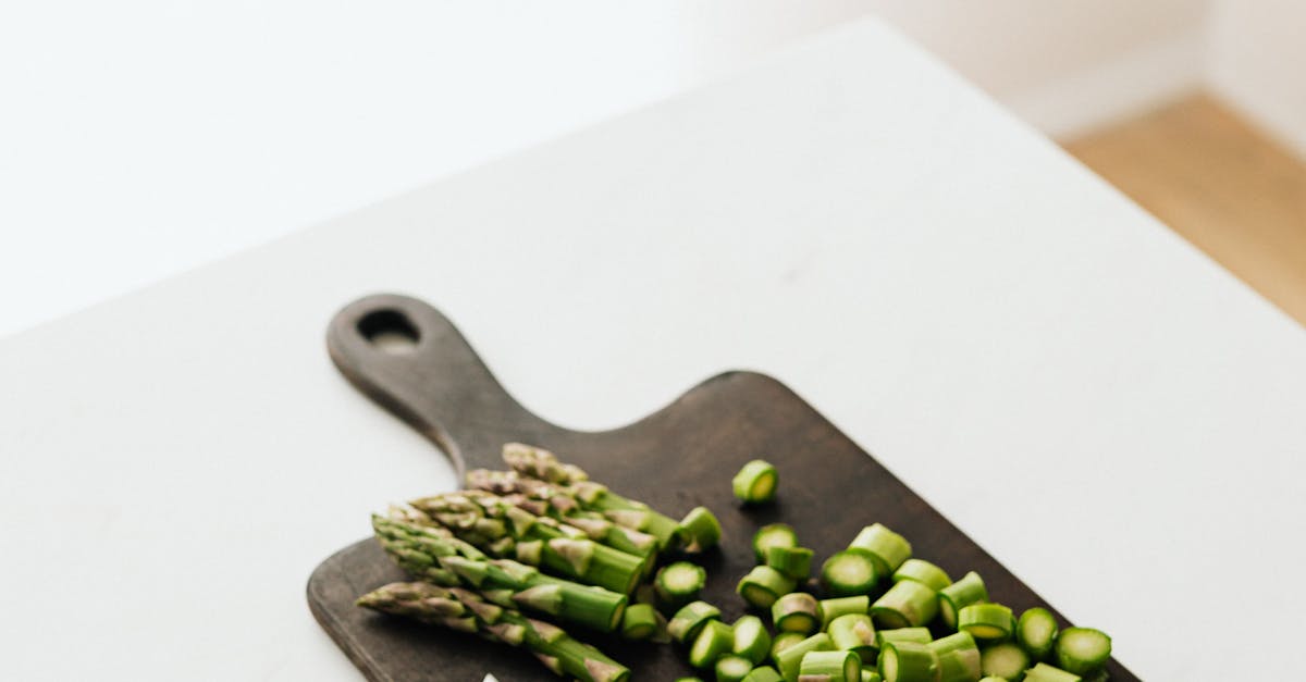 How to cut asparagus ends