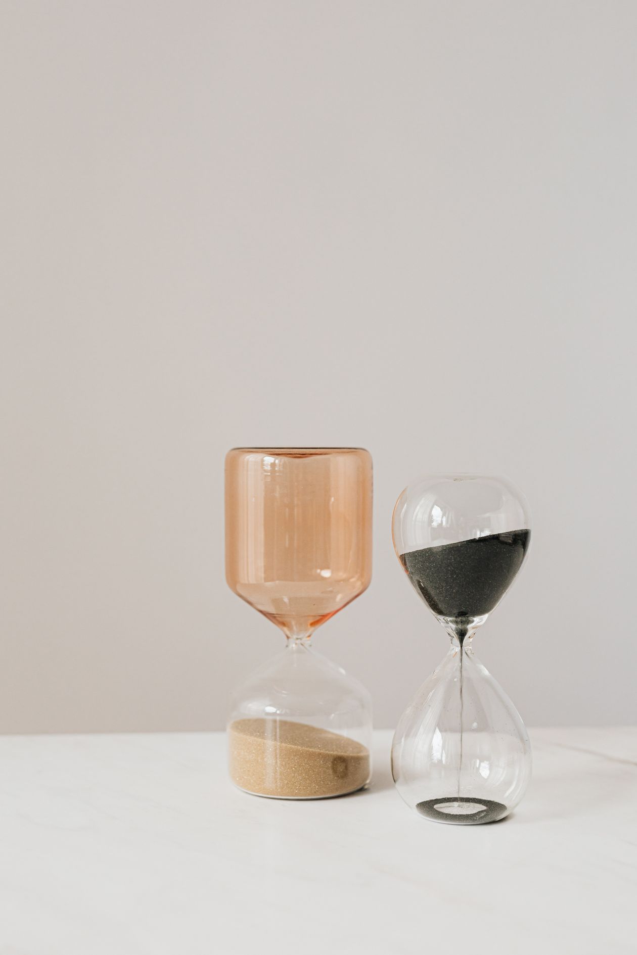 Colorful hourglasses representing the 14 days of the UpViral 1 dollar trial