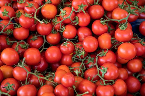 Free A vibrant close-up of fresh, ripe organic tomatoes at a Turkish market, showcasing their healthy and nutritious appeal. Stock Photo