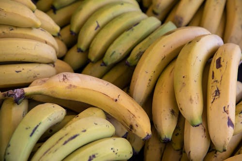 Kostnadsfria Kostnadsfri bild av bananer, färsk, hälsosam Stock foto