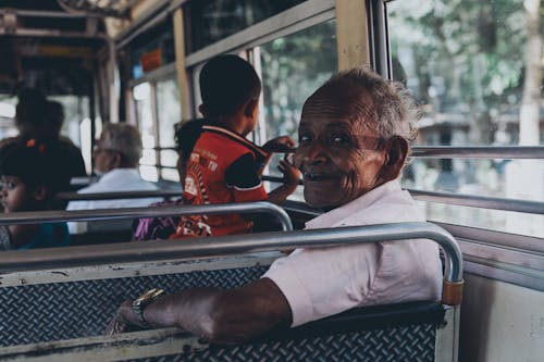 Gratis Fotos de stock gratuitas de anciano, autobús, gente Foto de stock