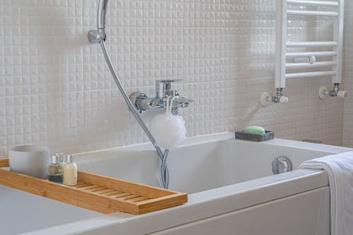 White Ceramic Bathtub With Stainless Steel Shower Head