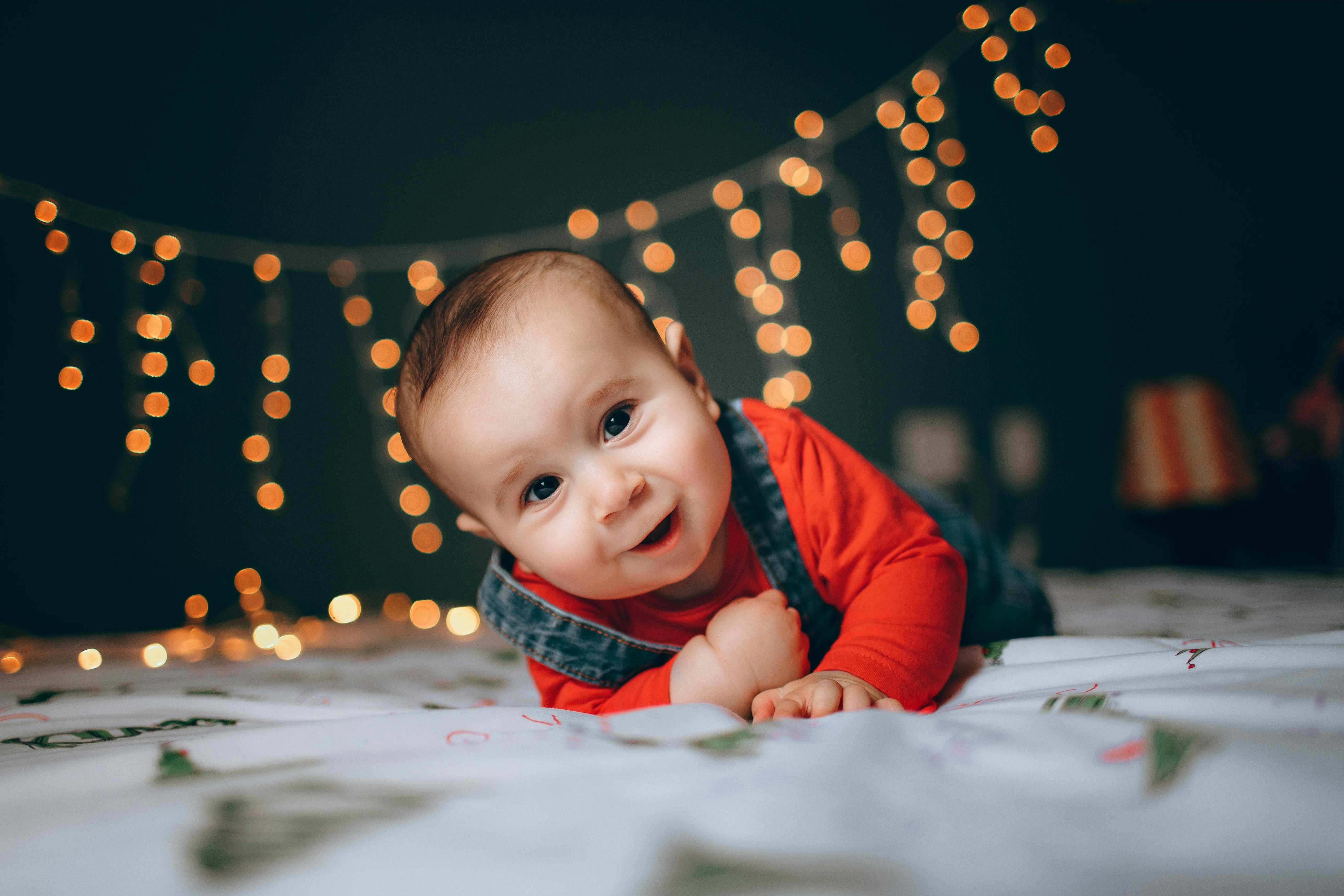 Happy little boy crawling on the sheet. | Photo: Pexels