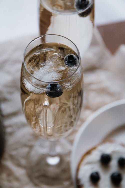 Kostenloses Stock Foto zu alkohol, blaubeeren, champagner