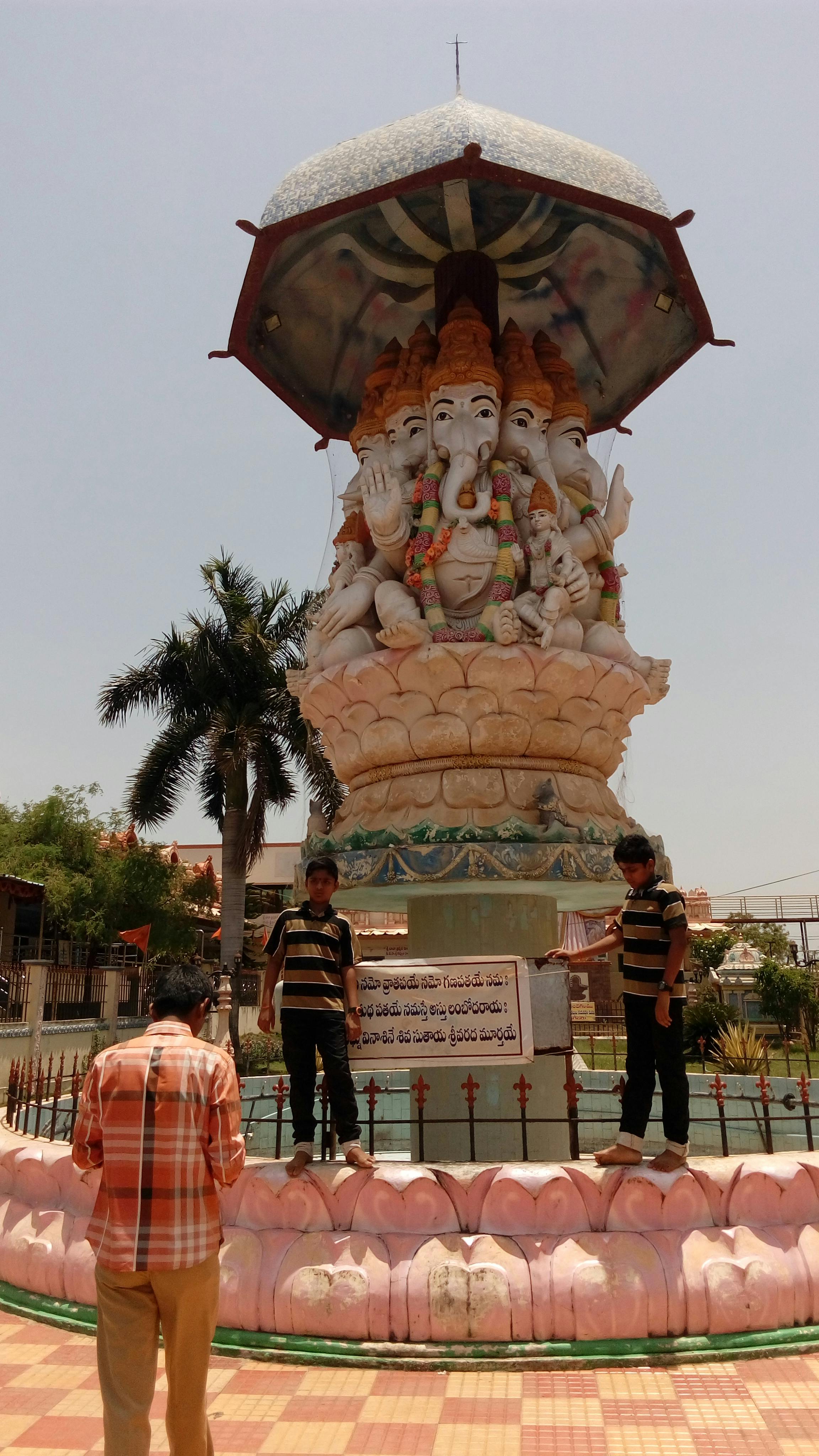 Person pouring filtered water from a glass pitcher into a glass