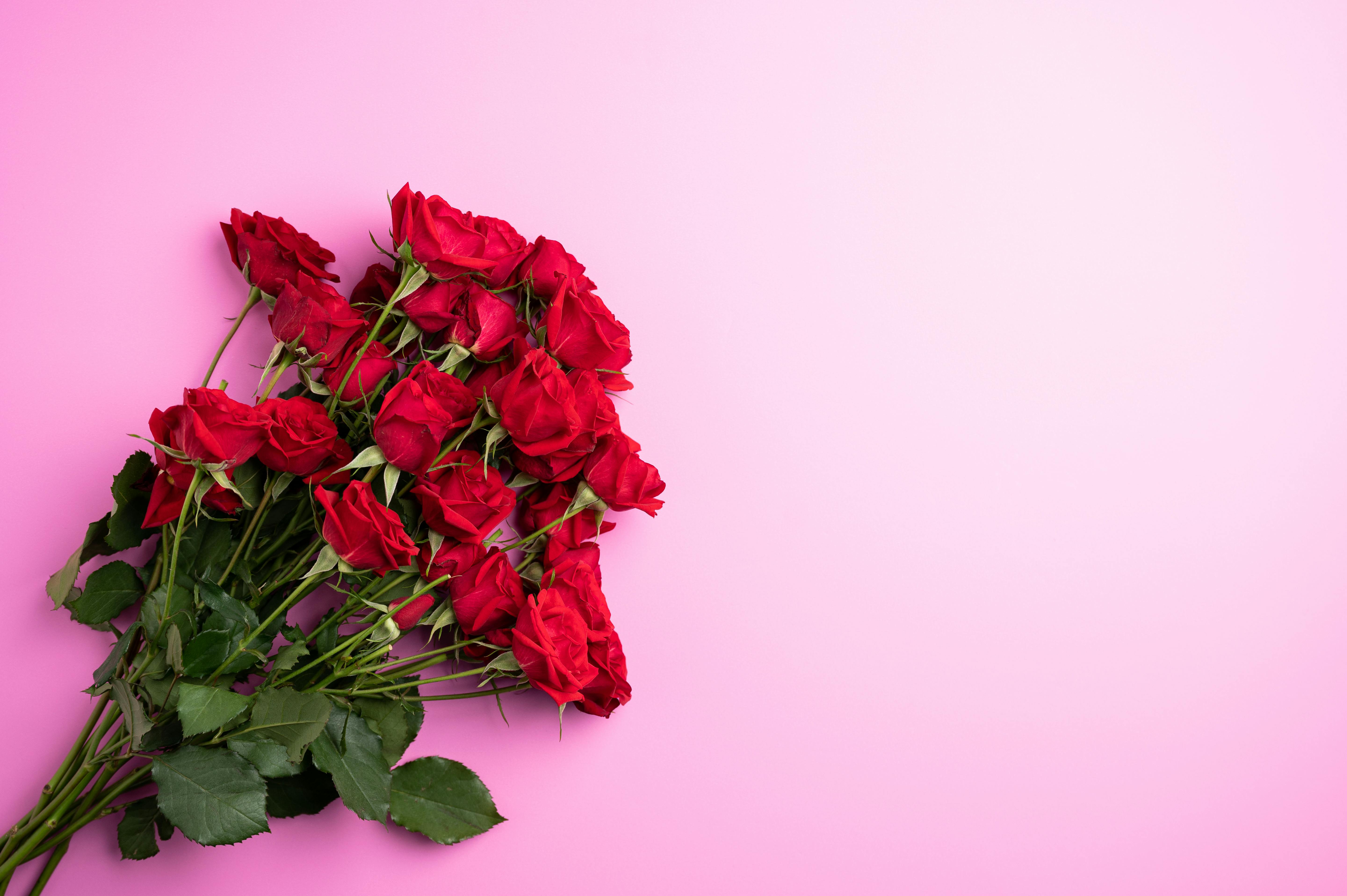 Bunch of flowers in vase on table · Free Stock Photo