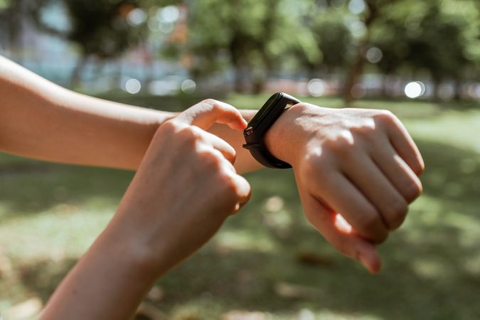 Best Fitness Trackers for Kids Under $50 2026 – Reliable, Kid-Friendly Picks That Don’t Break the Bank