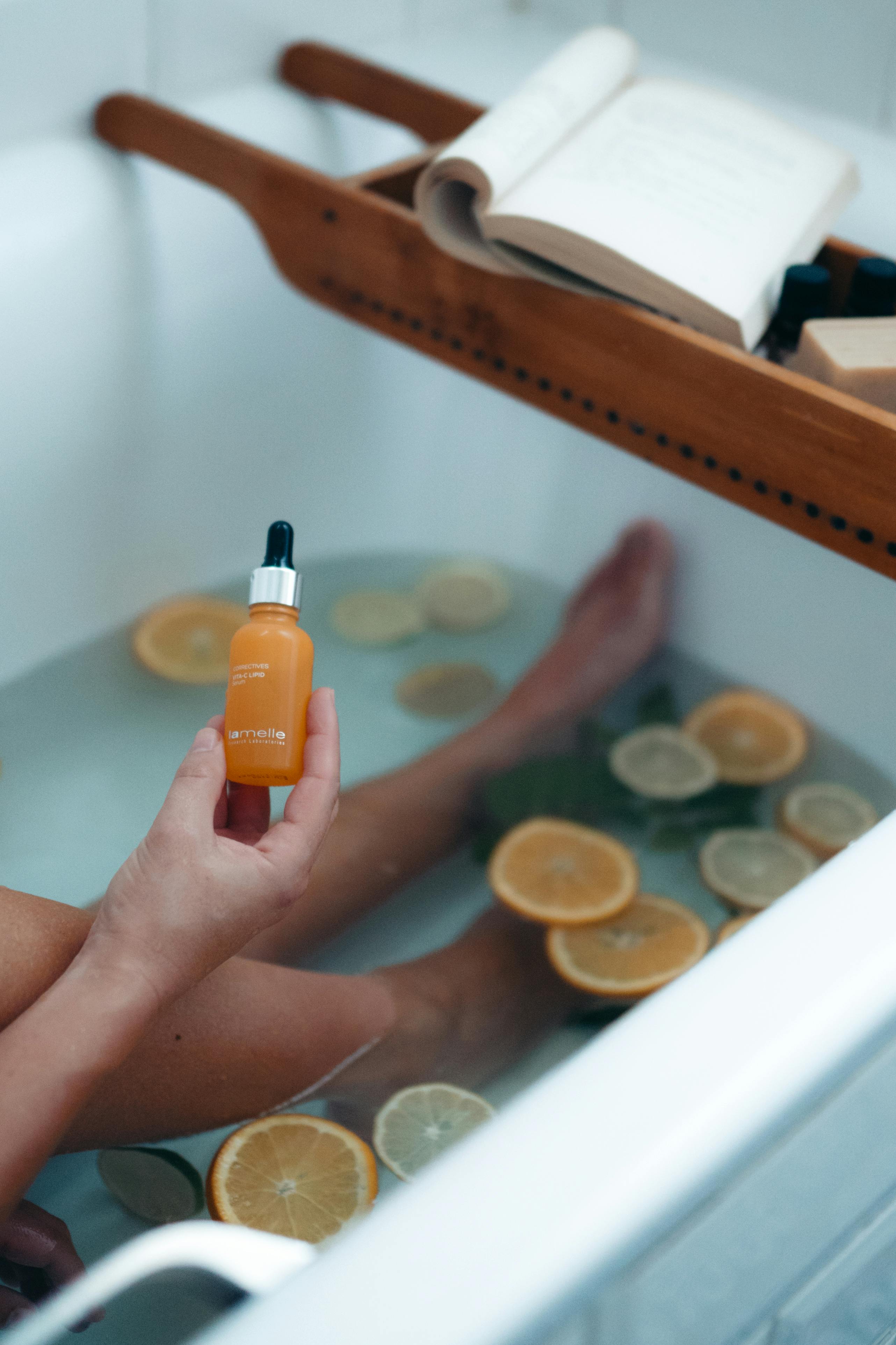 Ücretsiz banyo almak, C vitamini, gevşeme içeren Ücretsiz stok fotoğraf Stok Fotoğraflar