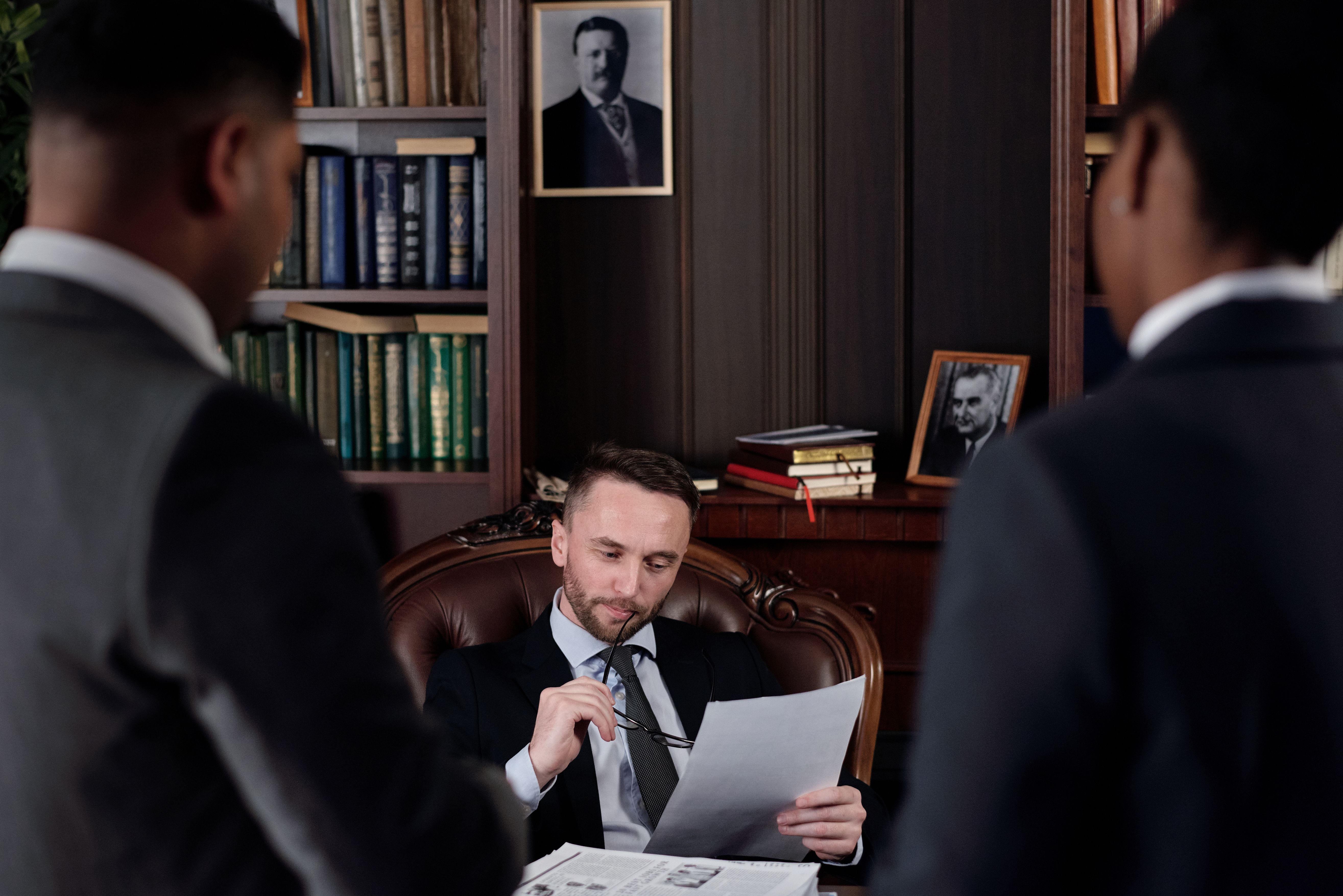 Lawyers in an Office \u00b7 Free Stock Photo